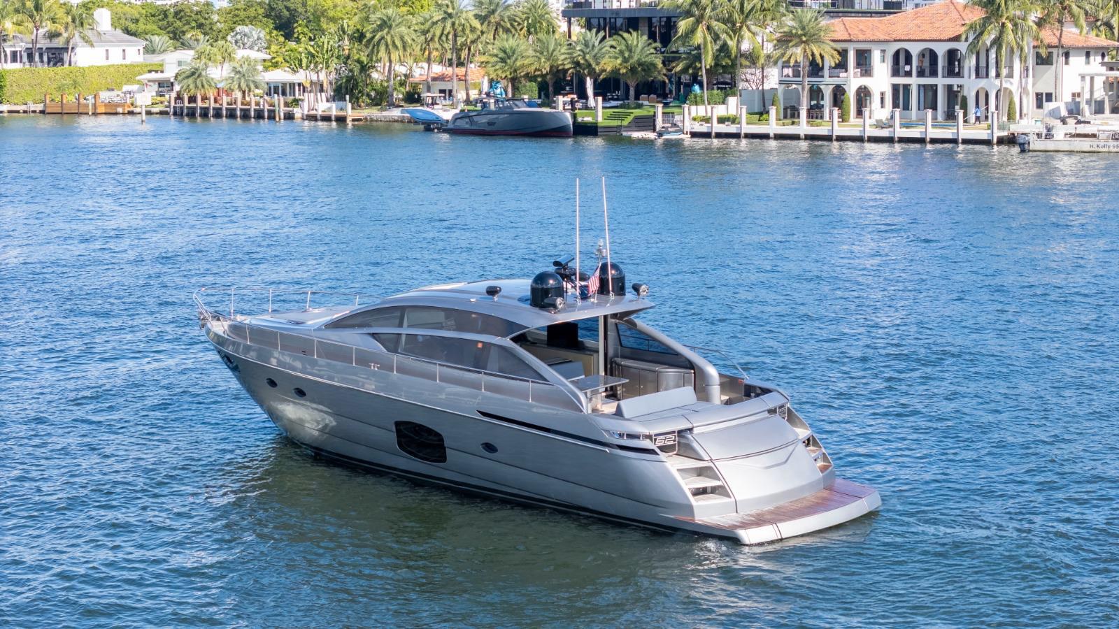 Profile at rest — AKULA, 2016 Pershing 62