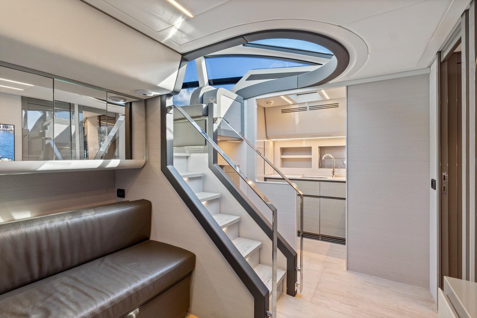 AKULA Pershing 62 — Companionway