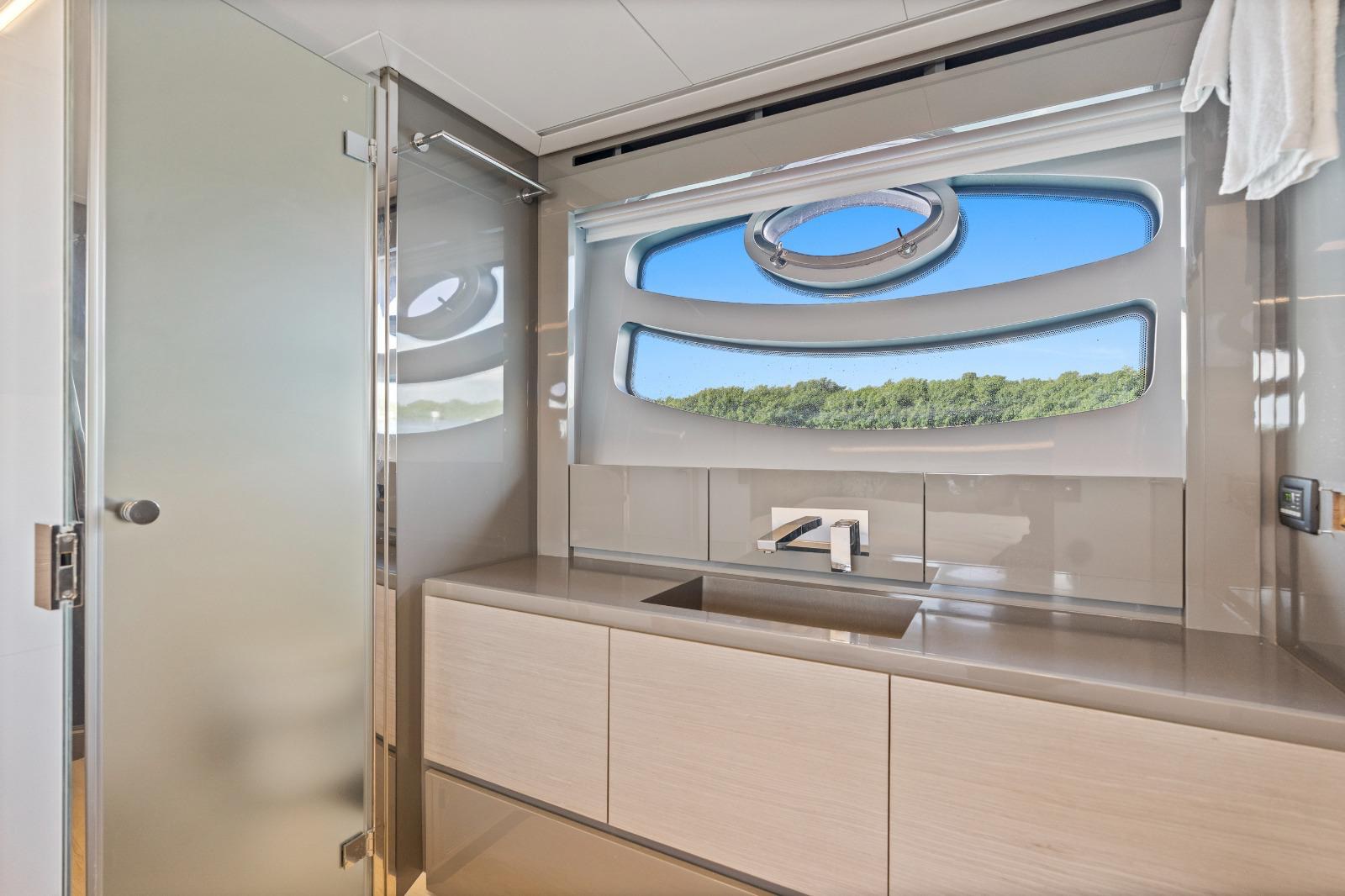 AKULA Pershing 62 — Guest cabin